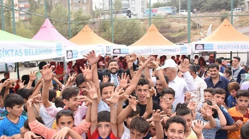 Beşiktaş Belediye Başkanı Hazinedar, Hakkari&rsquo;de &Ccedil;ocuk Festivali&rsquo;ne Katıldı