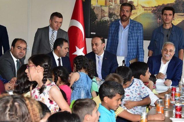 Şanlıurfa Valiliğinde Bayramlaşma T&ouml;renine Bakan Fakıbaba Katıldı 1