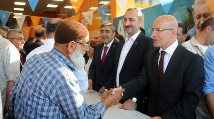 Başbakan Yardımcısı Şimşek, Gaziantep'te Bayram Namazı Kıldı (4)