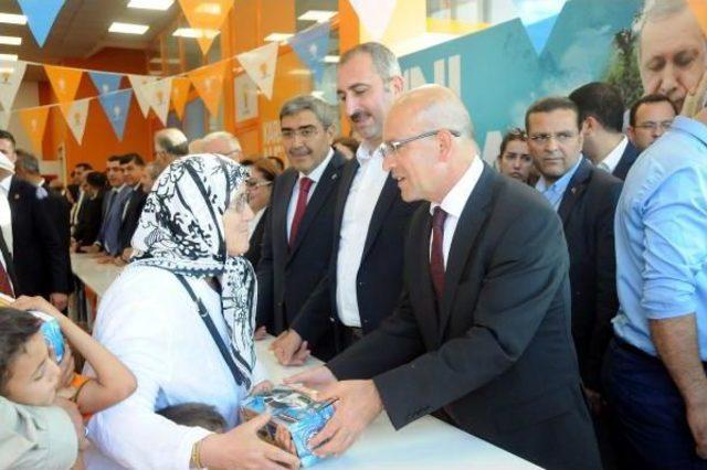 Başbakan Yardımcısı Şimşek, Gaziantep'te Bayram Namazı Kıldı (4)