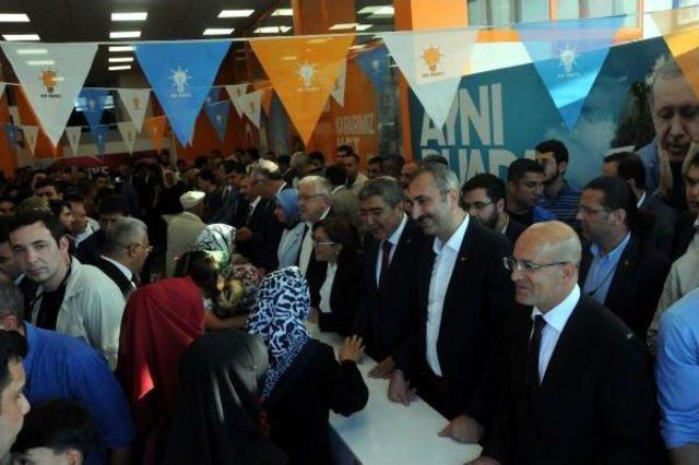 Başbakan Yardımcısı Şimşek, Gaziantep'te Bayram Namazı Kıldı (4)