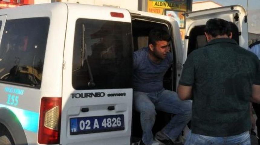 Yavaş Gitmeleri I&ccedil;in Kendilerini Uyaran Yayalara Ateş A&ccedil;tılar