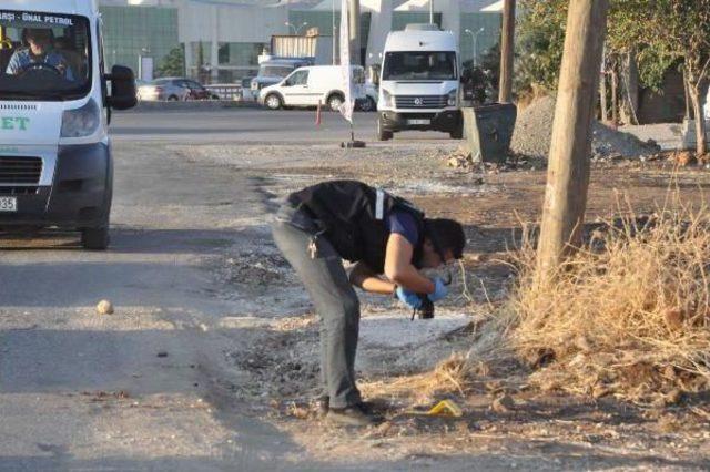 Yavaş Gitmeleri Için Kendilerini Uyaran Yayalara Ateş Açtılar