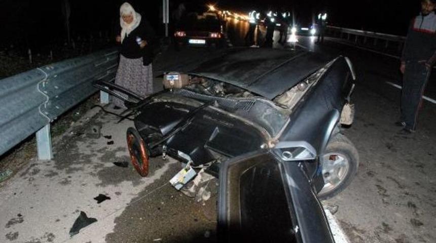 Kastamonu'da Ikiye Bölünen Otomobilde 3 Kişi Yaralandı