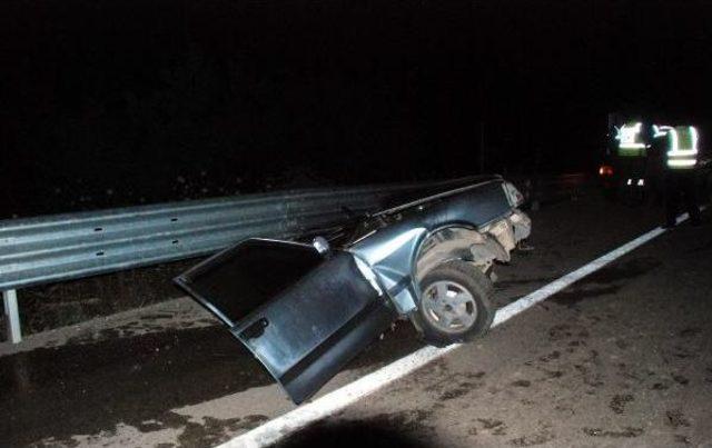 Kastamonu'da Ikiye Bölünen Otomobilde 3 Kişi Yaralandı