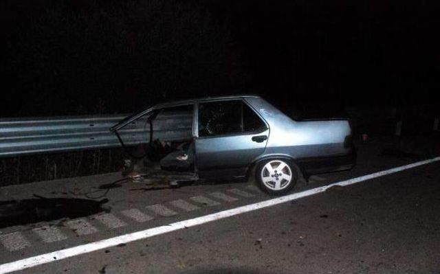 Kastamonu'da Ikiye Bölünen Otomobilde 3 Kişi Yaralandı