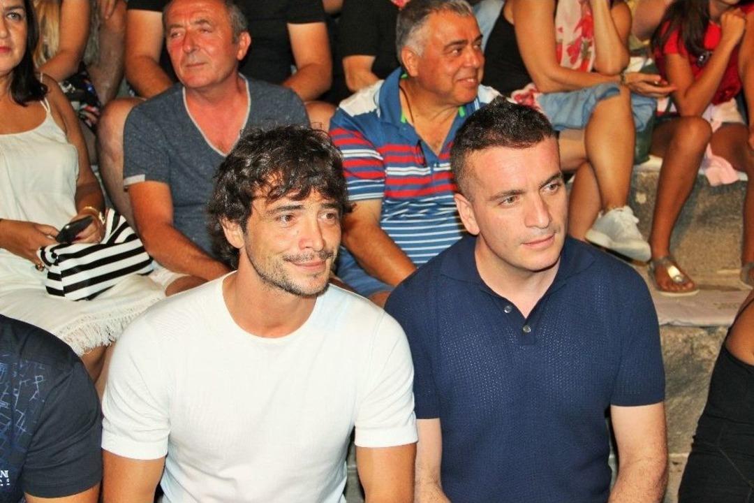 Sıla G&ouml;zlerini Ahmet Kural&rsquo;dan Ayıramadı