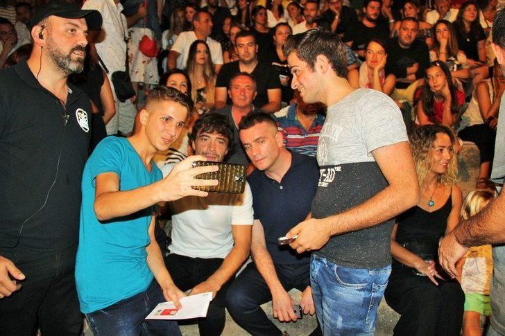 Sıla Gözlerini Ahmet Kural’dan Ayıramadı G3