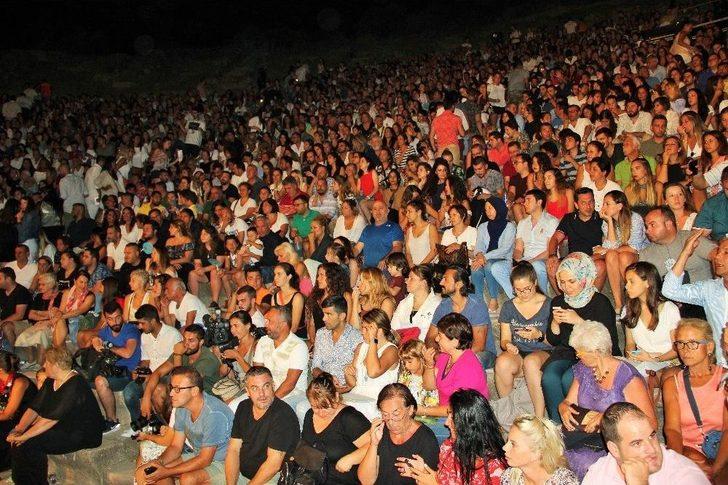 Sıla Gözlerini Ahmet Kural’dan Ayıramadı G4