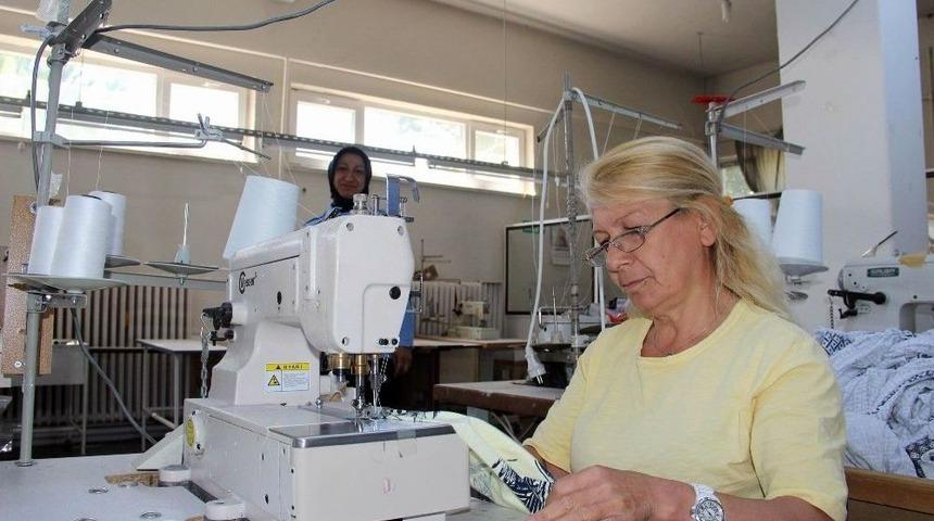 Kadın Mahkumlar Cezaevinde Meslek &Ouml;ğreniyor