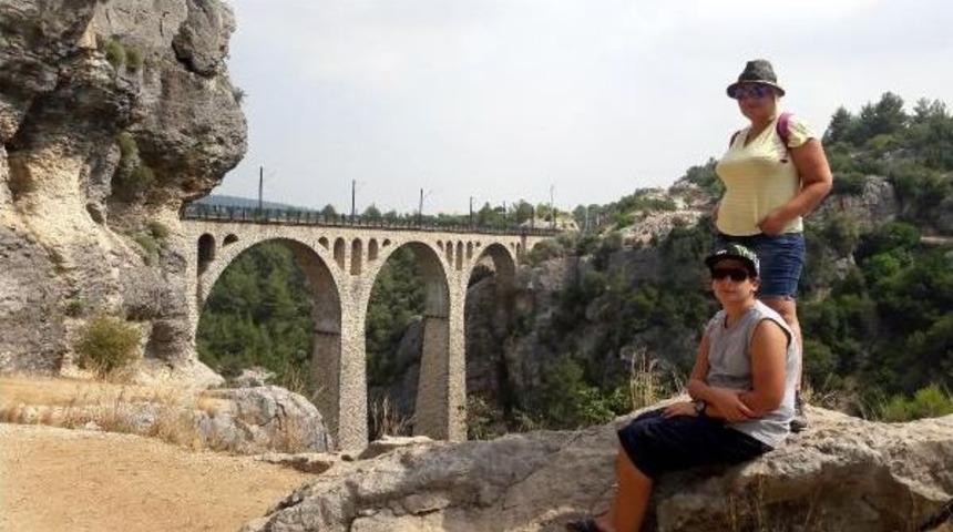 James Bond'la &Uuml;nlenen Varda'ya Ilgi Devam Ediyor