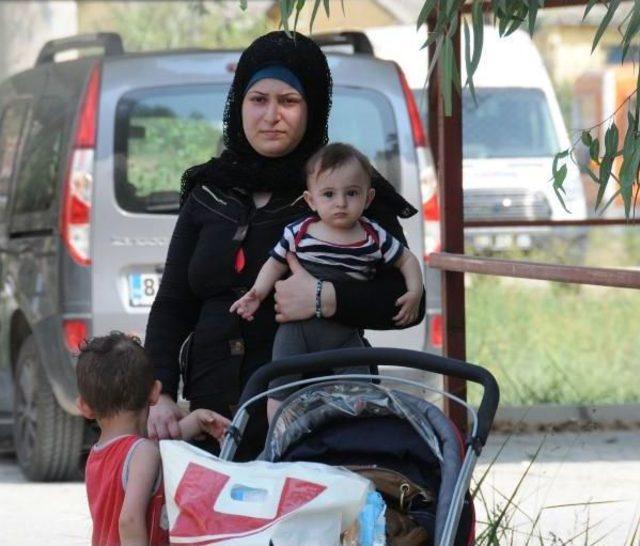 Gidecek Yer Bulamayan Suriyeli Kadın 3 Çocuğuyla Ortada Kaldı