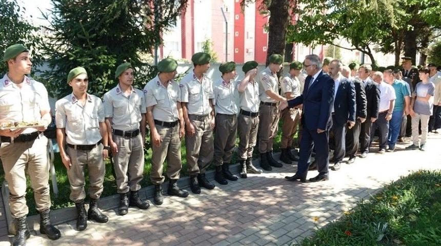 Aktaş Bayramda Yaşlılar Ve &Ccedil;ocukları Unutmadı