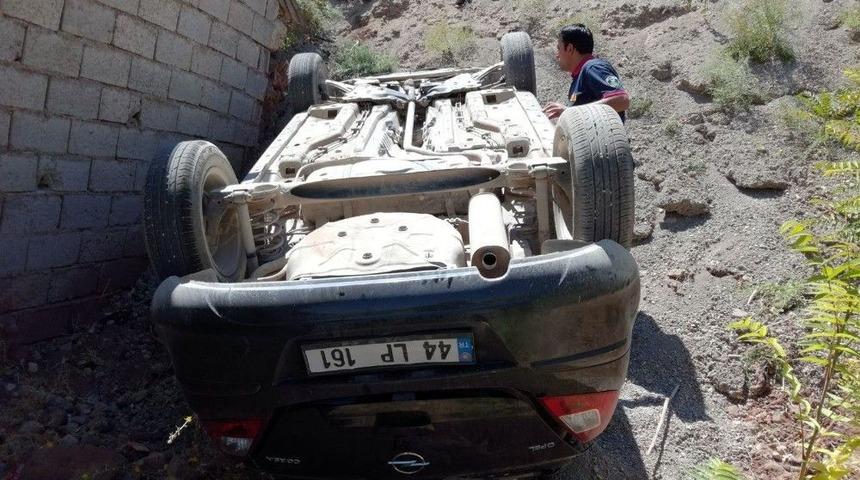 Hekimhan&rsquo;da Ara&ccedil; Devrildi: 5 Yaralı