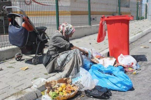 Bayram Sabahı Çöpte Yiyecek Aradı