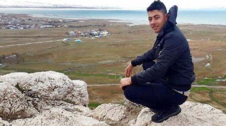 Ağabeyinin Kullandığı Kamyonetten D&uuml;ş&uuml;p &Ouml;ld&uuml;