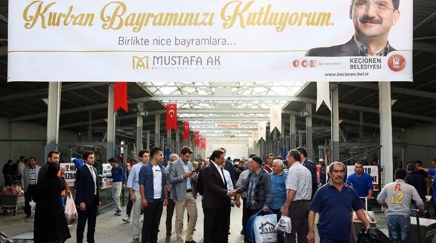 Başkan Ak, Kurban Kesim Alanında Vatandaşlarla Bayramlaştı