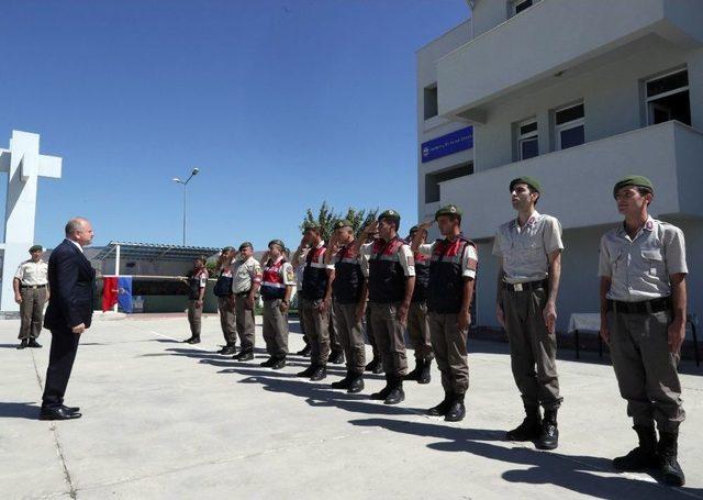 Vali Çakacak, Görevi Başındaki Güvenlik Güçlerinin Bayramını Kutladı