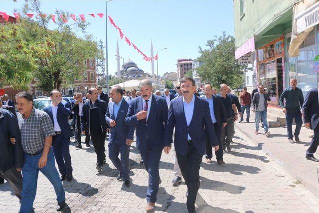 Yılmaz, Karlıova’da Vatandaşlarla Bayramlaştı