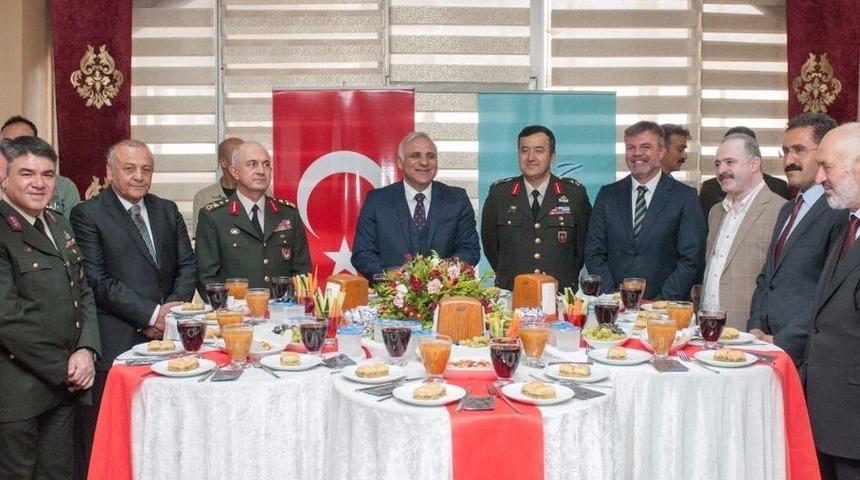 Van&rsquo;da Resmi Bayramlaşma