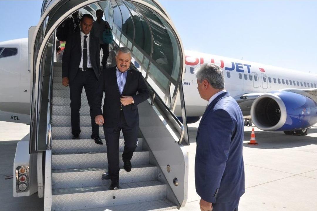 Bakan Ahmet Arslan Kars&rsquo;ta