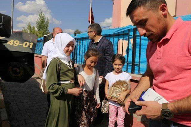 Vartolu Çocukların Bayram Harçlığı Kaymakamdan