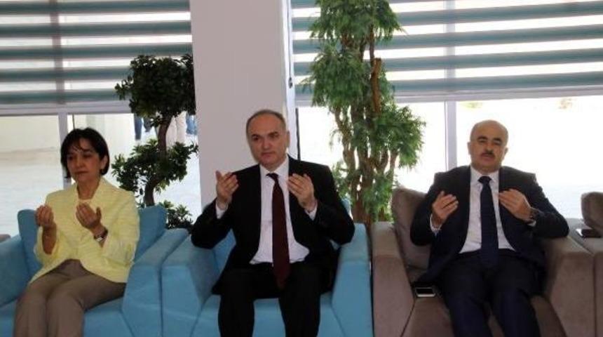 Bakan &Ouml;zl&uuml; D&uuml;zce'de Bayramlaşma T&ouml;renine Katıldı