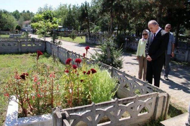 Bakan Özlü Düzce'de Bayramlaşma Törenine Katıldı