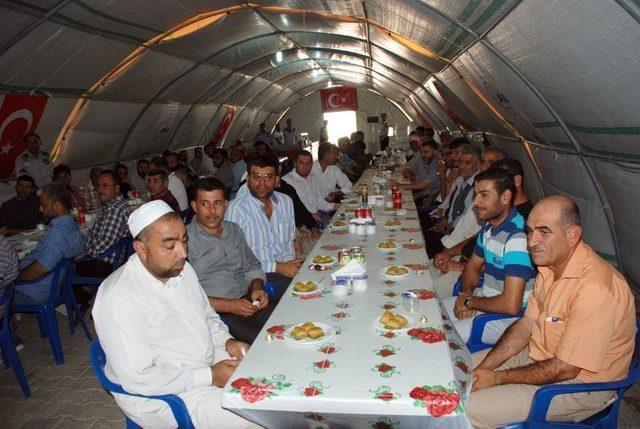 Vali Nurullah Naci Kalkancı Suriyelilerle Bayramlaştı 1