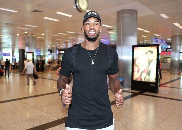 Fenerbah&ccedil;e&rsquo;nin Yeni Transferi Thompson, İstanbul&rsquo;da 1