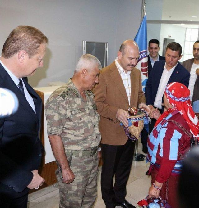 İ&ccedil;işleri Bakanı Soylu, Trabzon&rsquo;da 3