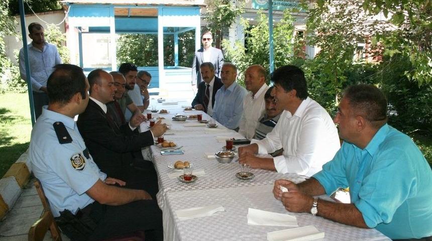 Pasinler&rsquo;de Bayramlaşma Programı &Ouml;ğretmenevi&rsquo;nde Yapıldı