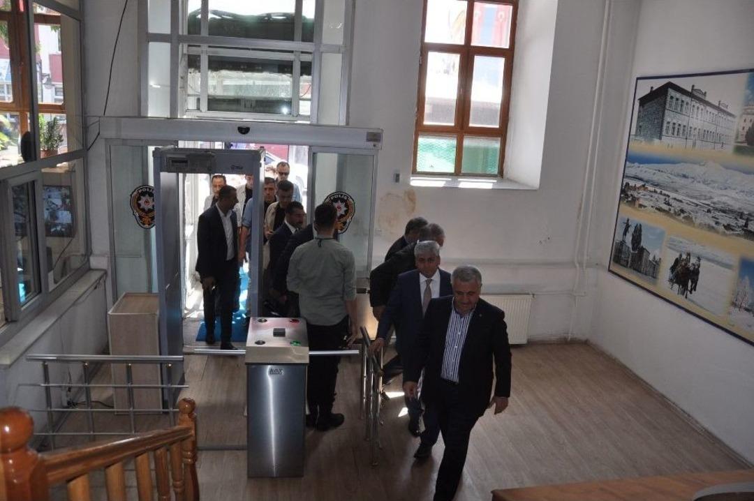 Bakan Arslan, Polislerin Bayramı Kutladı