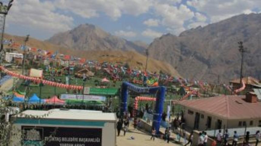 Hakkari&rsquo;deki Kurulan T&uuml;rkiye&rsquo;nin En B&uuml;y&uuml;k Oyun Park &Ccedil;ocukları Sevindirdi