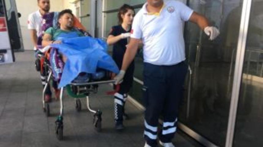 Eşine Sinirlendi, Kendini Bı&ccedil;akladı