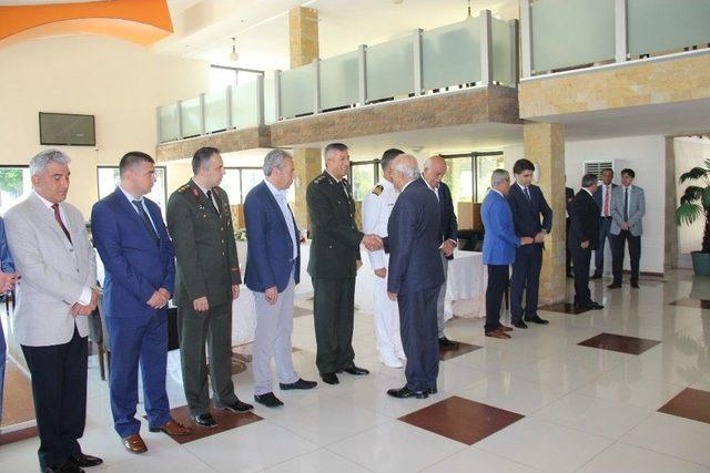 İskenderun’da Halk İle Protokol Bayramlaştı