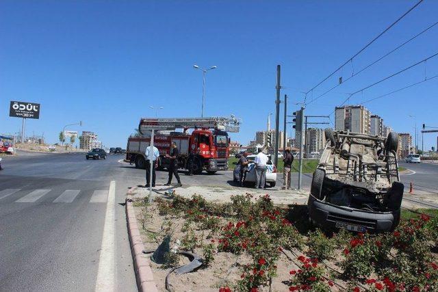 2 Otomobil &Ccedil;arpıştı: 3 Yaralı 1