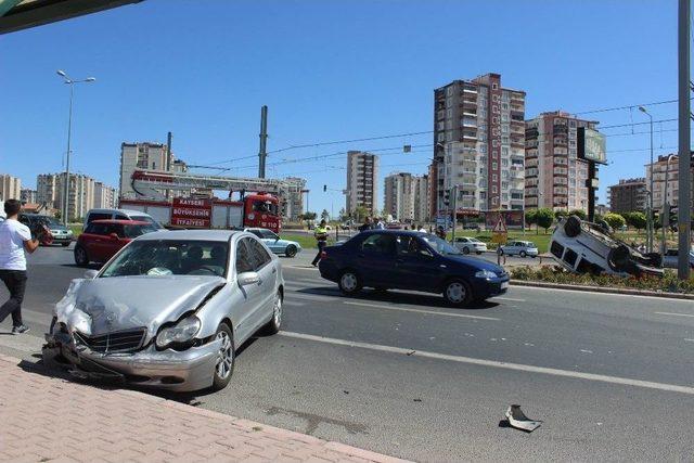 2 Otomobil &Ccedil;arpıştı: 3 Yaralı 2