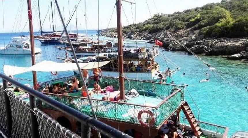 Cennet Koy'da Tekne Yoğunluğu Zor Anlar Yaşattı