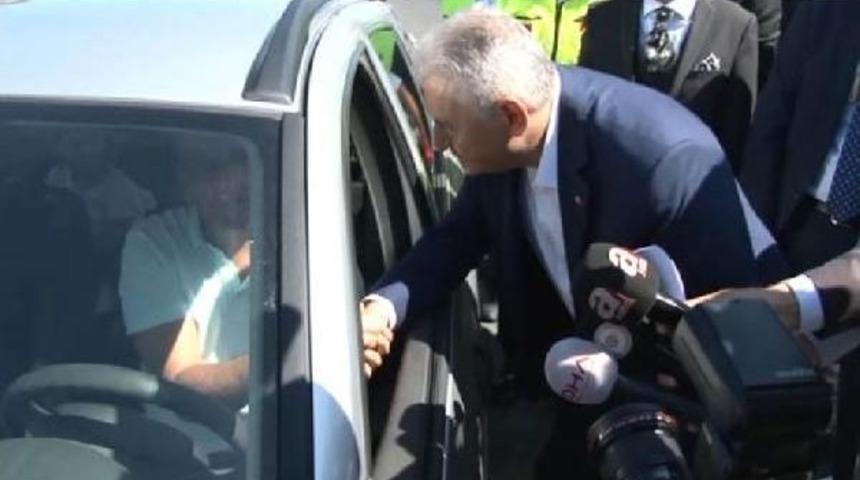 Başbakan Yıldırım &Ccedil;amlıca Gişeleri Asayiş Uygulama Noktasındaki Polisleri Ziyaret Etti (1)