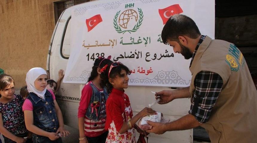 Kuşatma B&ouml;lgelerindeki Suriyelilere Kurban Eti