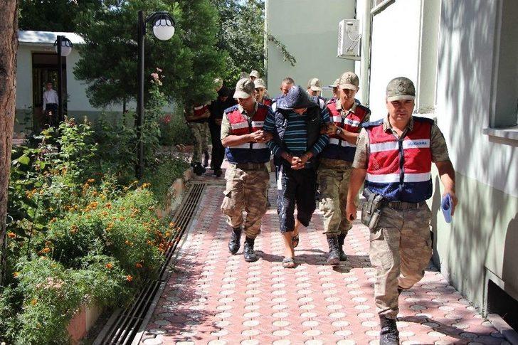 Çalınan Hayvanlarını Bulan Jandarmalara Böyle Sarıldı G4