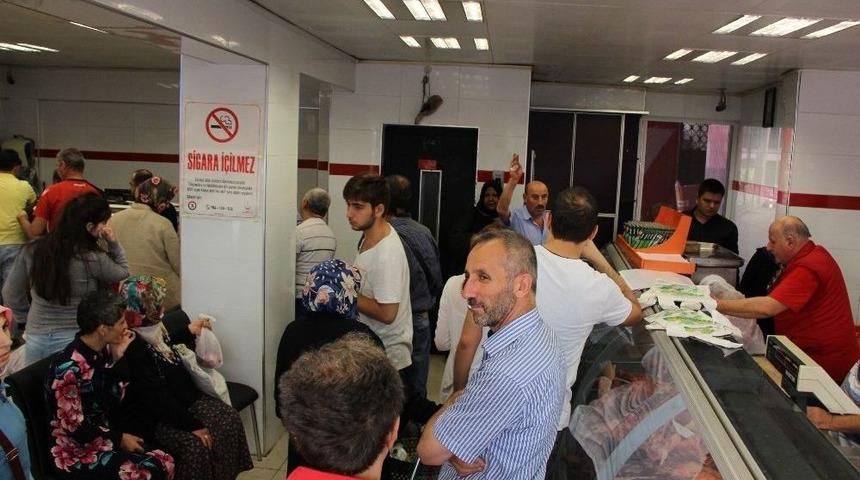 Kasaplarda Kıyma &Ccedil;ektirme Kuyruğu