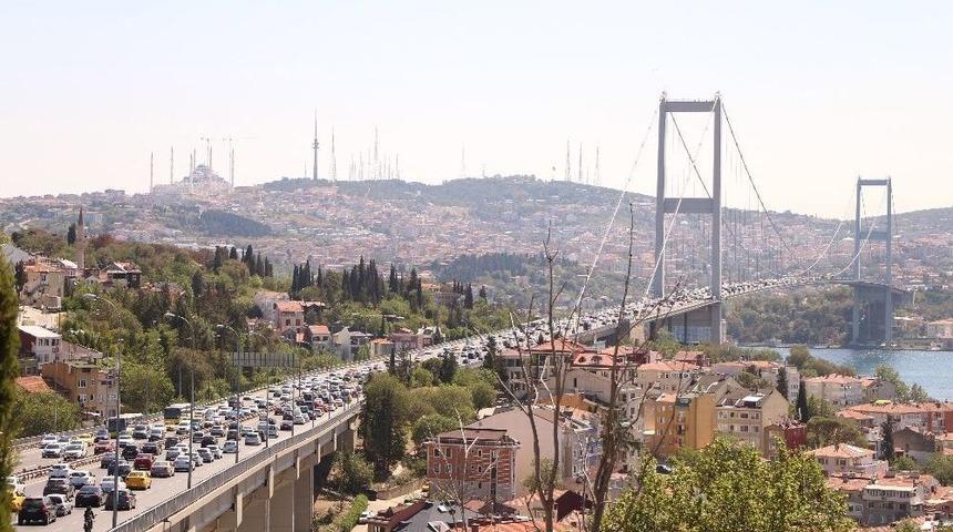 İstanbul&rsquo;da Bayram Ziyaretleri Trafik Yoğunluğunu Geri Getirdi