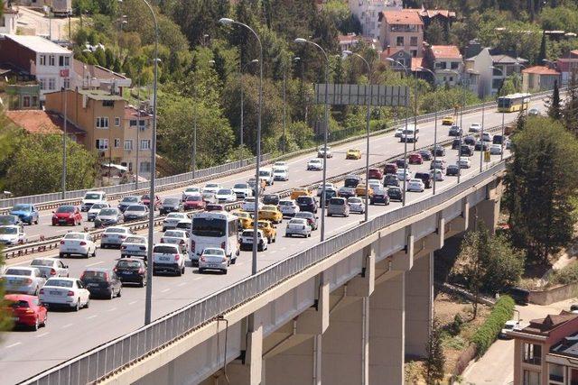 İstanbul’da Bayram Ziyaretleri Trafik Yoğunluğunu Geri Getirdi