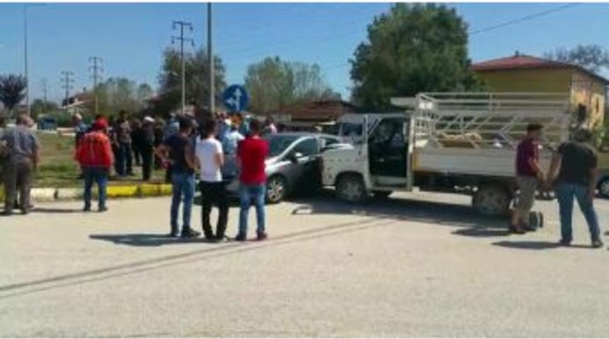 D&uuml;zce&rsquo;de Trafik Kazası: 2 Yaralı