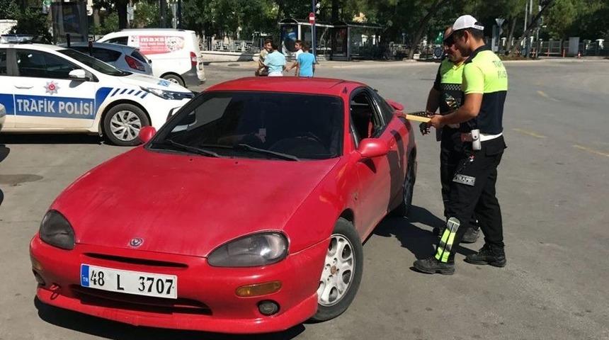 Trafik&ccedil;ilerden Ceza Yerine Şeker