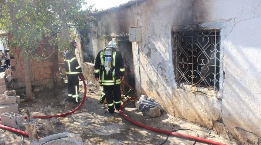 Adıyaman&rsquo;da T&uuml;t&uuml;n Deposunda Yangın