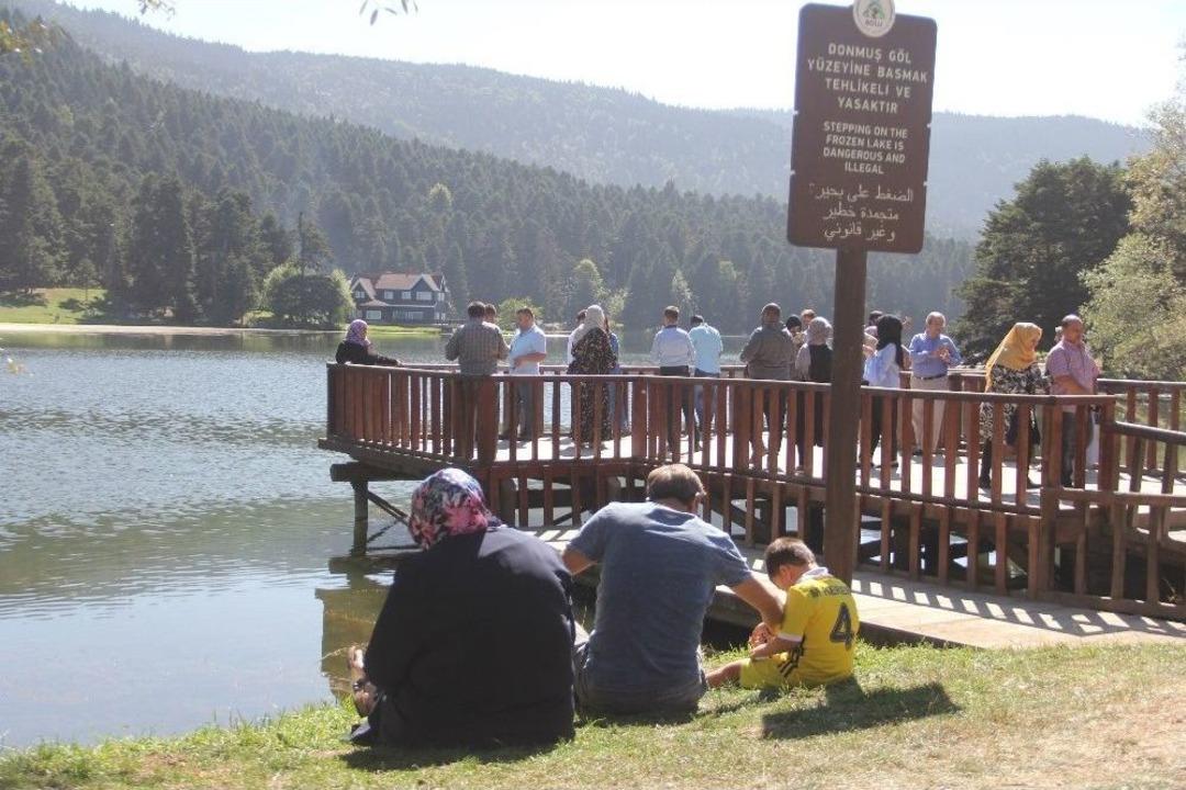 Bayram Tatilinde Binlerce Kişi G&ouml;lc&uuml;k&rsquo;e Akın Etti