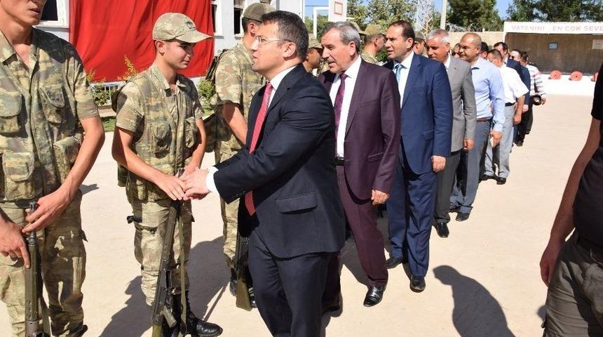 Kaymakam &Ccedil;imşit Askerlerle Bayramlaştı